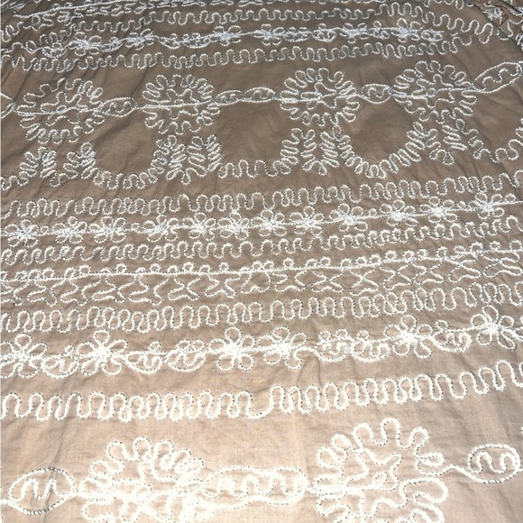 EUC Lilly Pulitzer Yasmine Embroidered Neutral Cotton Tunic Top in Tan Size 12 - Picture 2 of 7